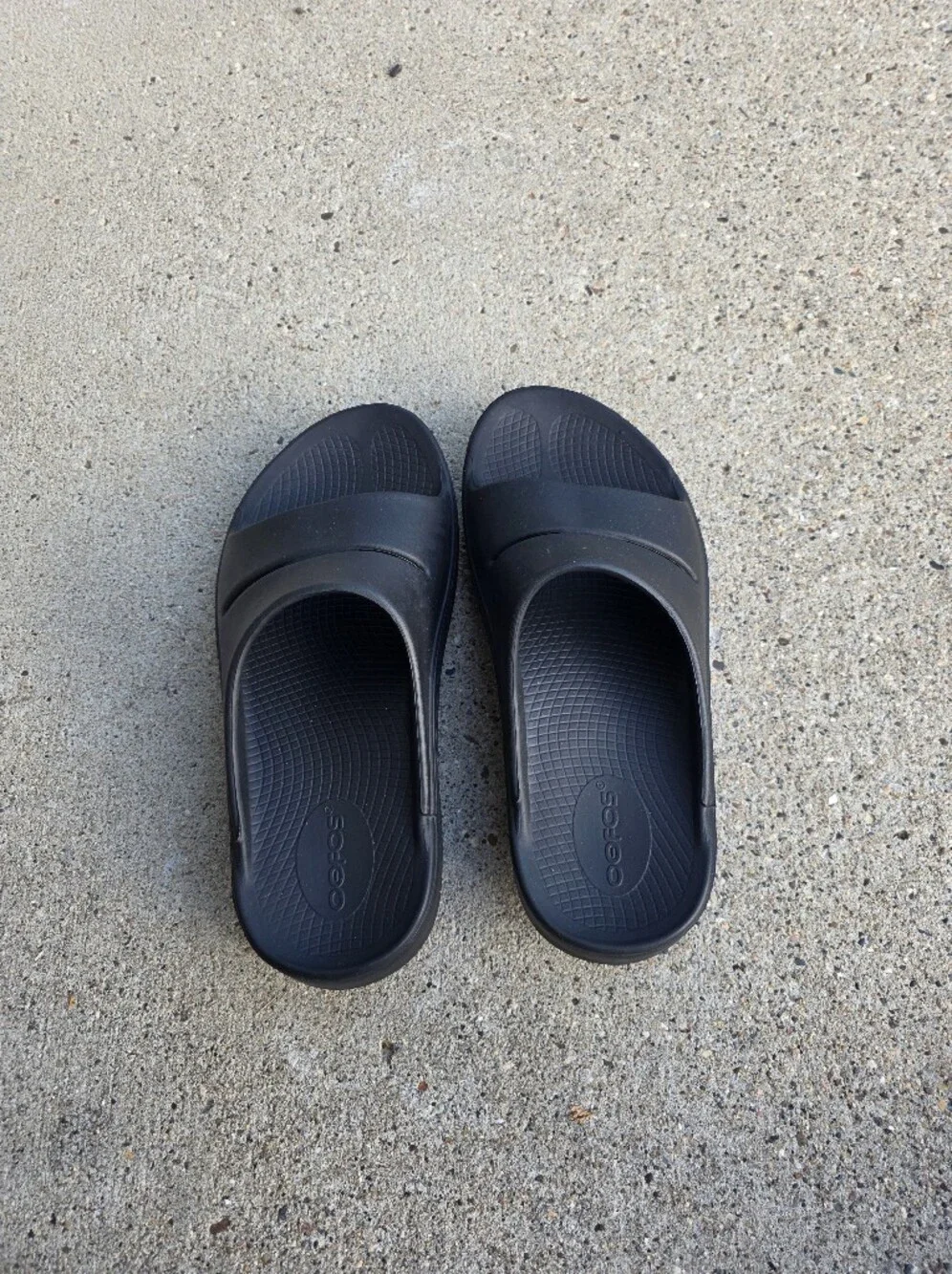 Oofos OOah Slide Sandals in Black Women 6